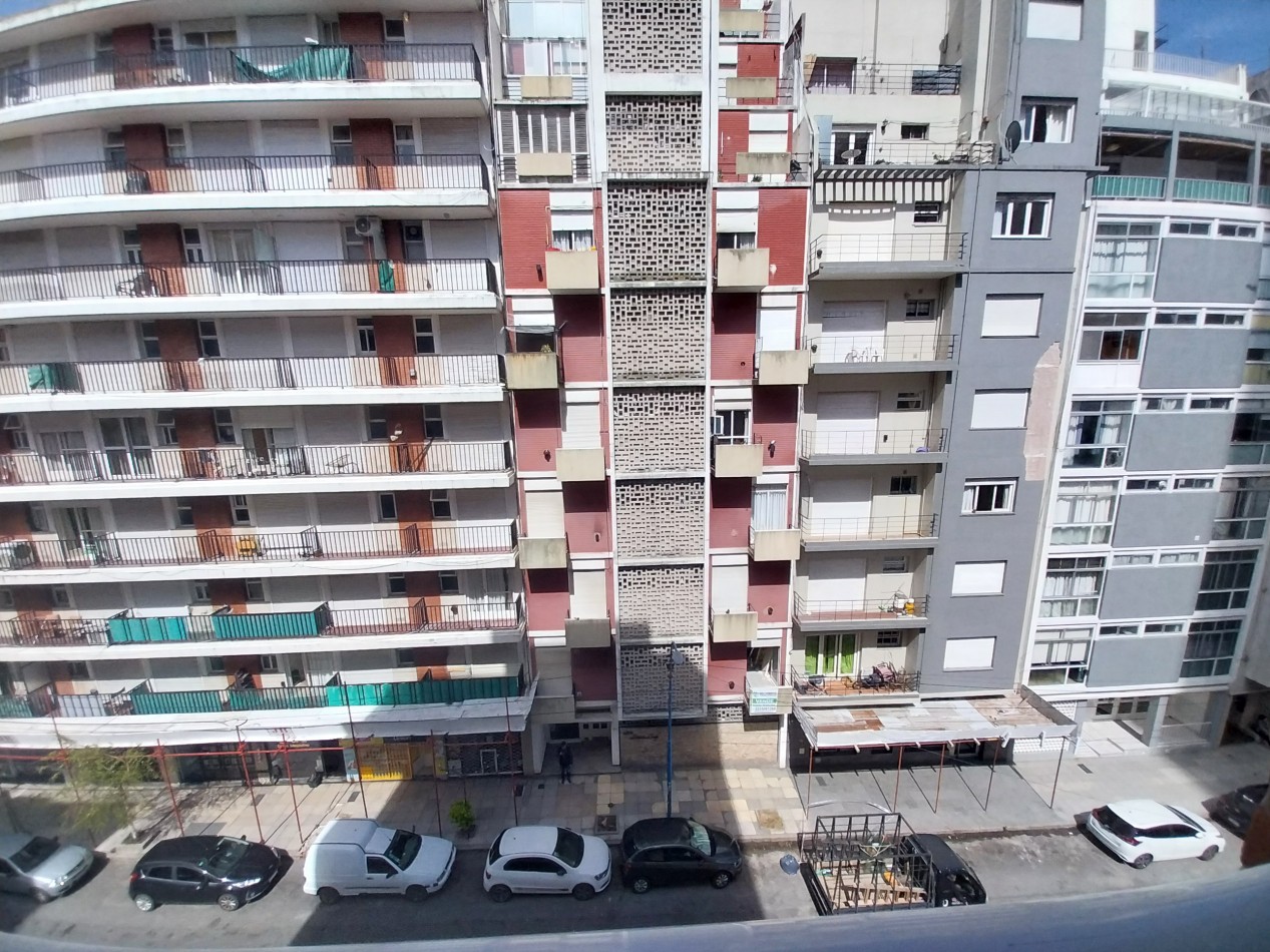 VENTA! DEPTO 3 AMB AL FRENTE CON BALCON FRANCES Y COCHERA