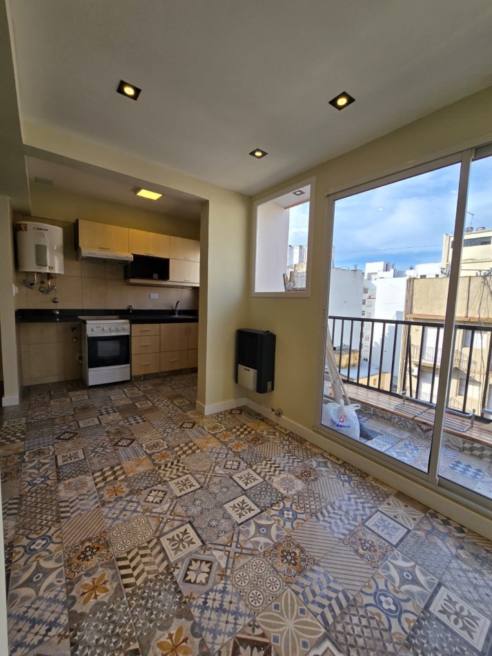 DEPARTAMENTO DOS AMBIENTES A LA CALLE RECICLADO.