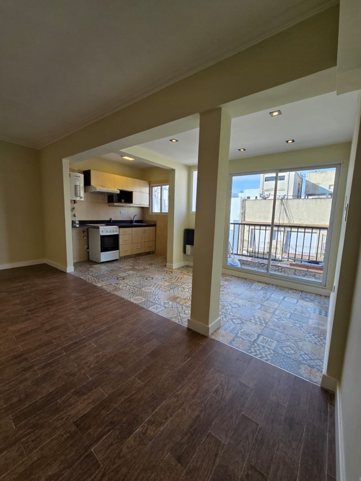 DEPARTAMENTO DOS AMBIENTES A LA CALLE RECICLADO.