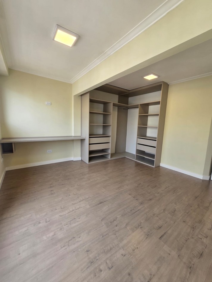 DEPARTAMENTO DOS AMBIENTES A LA CALLE RECICLADO.