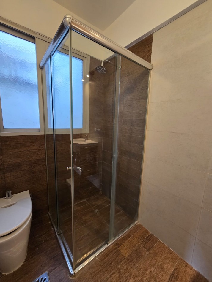 DEPARTAMENTO DOS AMBIENTES A LA CALLE RECICLADO.