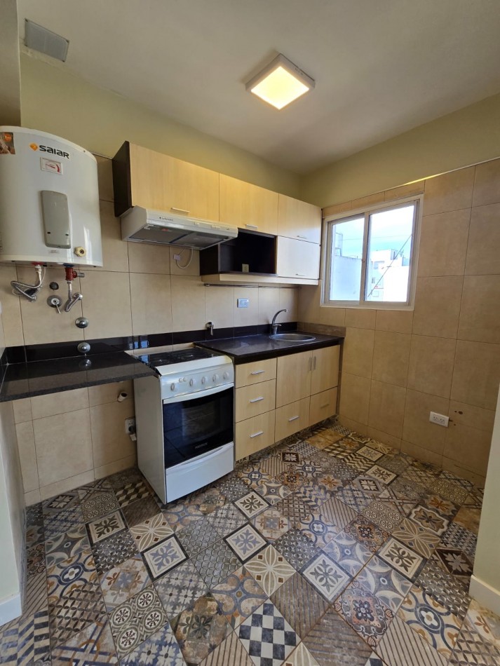 DEPARTAMENTO DOS AMBIENTES A LA CALLE RECICLADO.