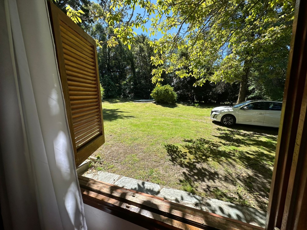 CASA CON GRAN PARQUE SOBRE DOS LOTES - SIERRA DE LOS PADRES