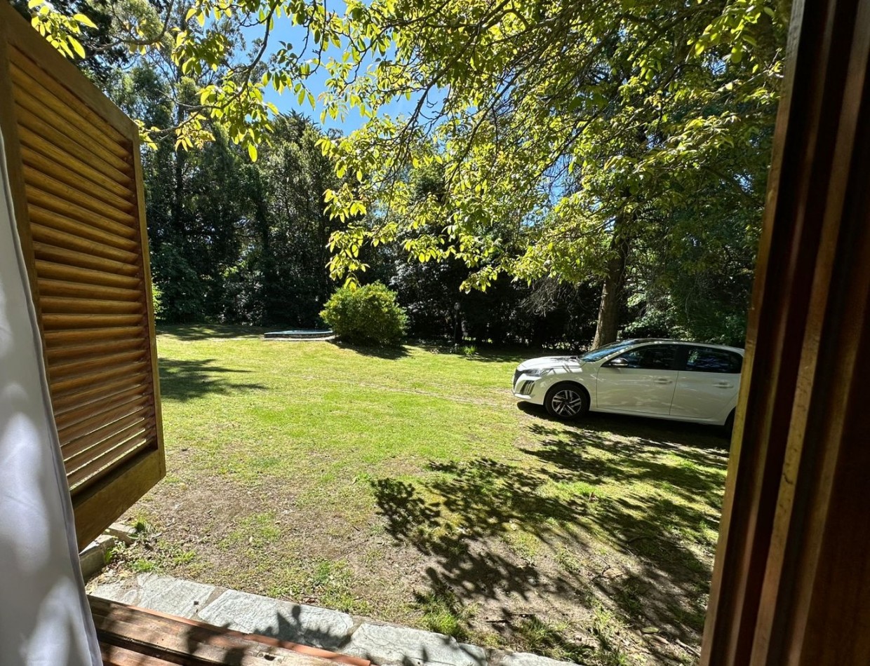 CASA CON GRAN PARQUE SOBRE DOS LOTES - SIERRA DE LOS PADRES