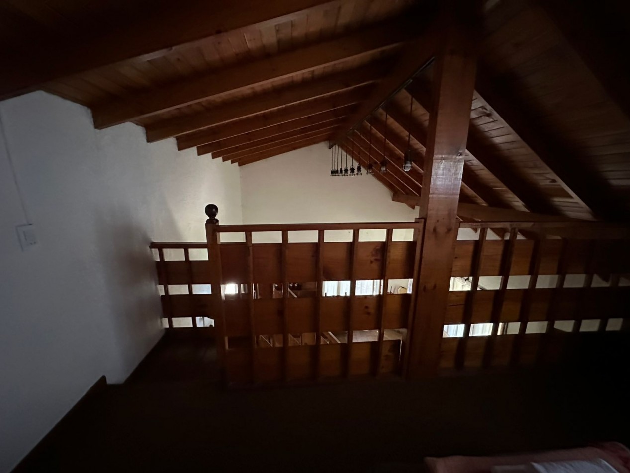 CASA CON GRAN PARQUE SOBRE DOS LOTES - SIERRA DE LOS PADRES