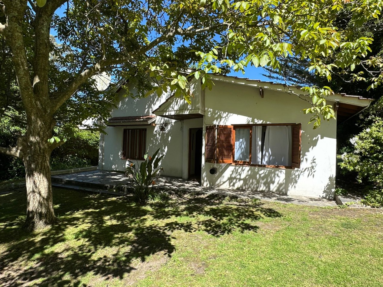 CASA CON GRAN PARQUE SOBRE DOS LOTES - SIERRA DE LOS PADRES