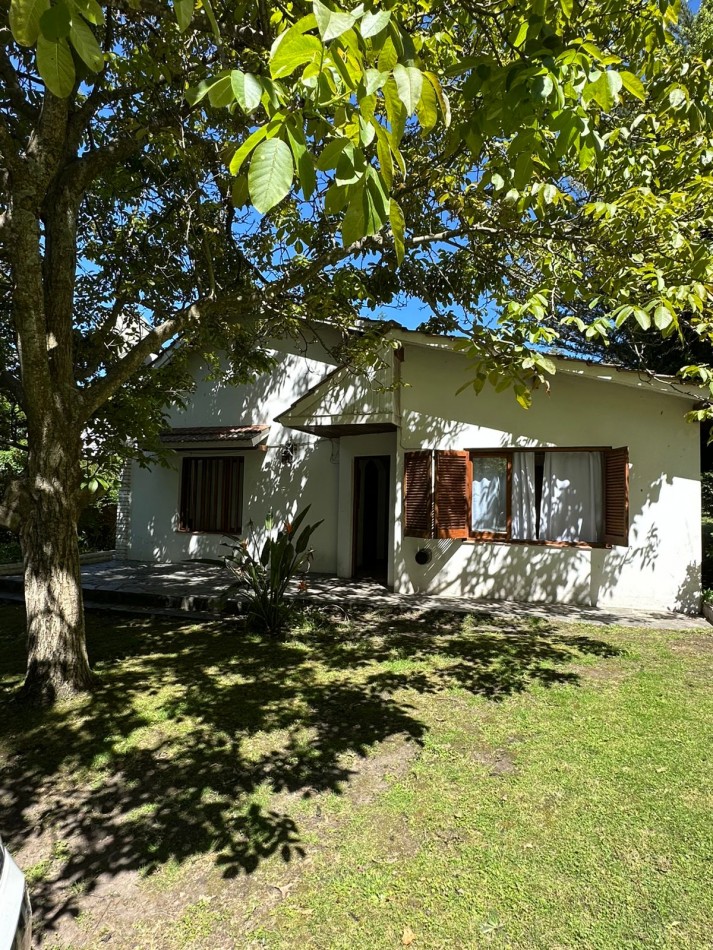 CASA CON GRAN PARQUE SOBRE DOS LOTES - SIERRA DE LOS PADRES