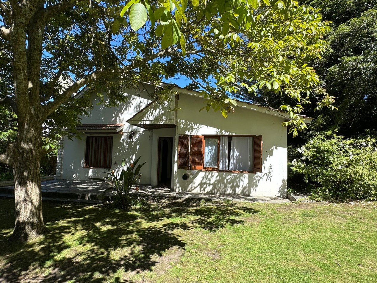 CASA CON GRAN PARQUE SOBRE DOS LOTES - SIERRA DE LOS PADRES