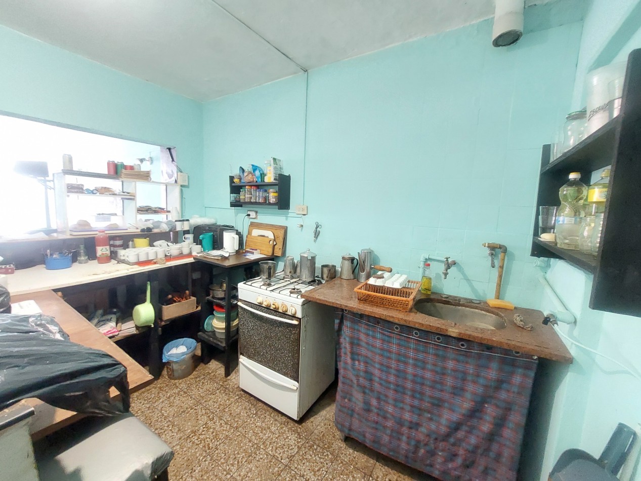 Local comercial con patio.