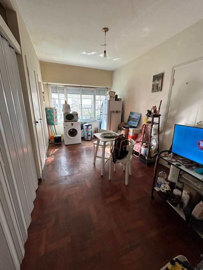 DEPARTAMENTO MONOAMBIENTE A LA CALLE .