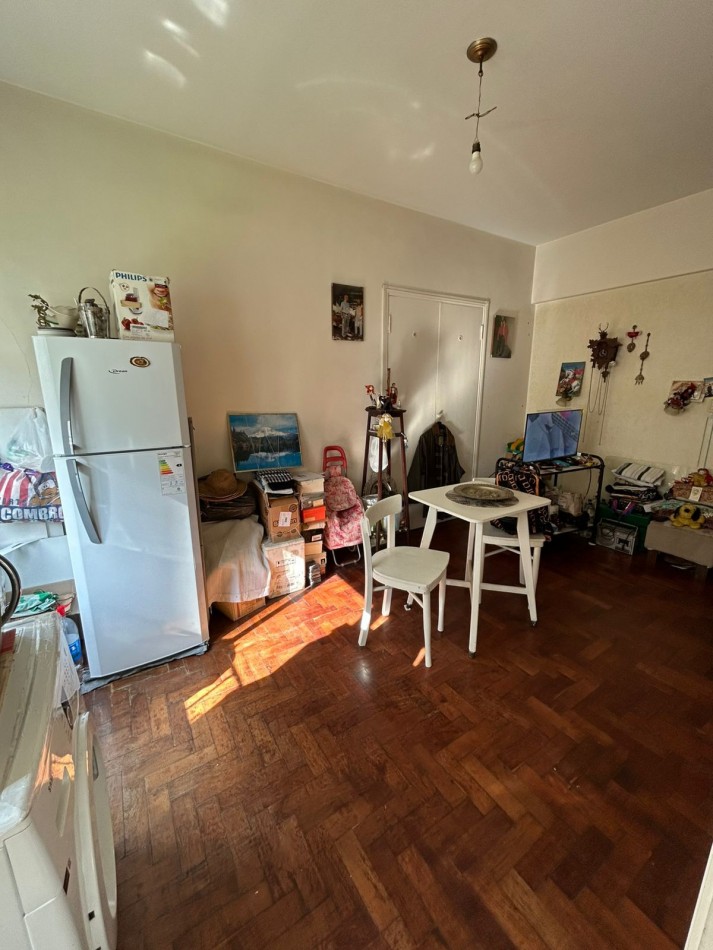 DEPARTAMENTO MONOAMBIENTE A LA CALLE .