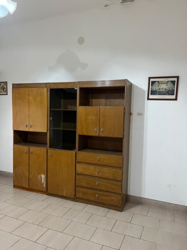 PH a reciclar de dos ambientes con patio y parrilla.