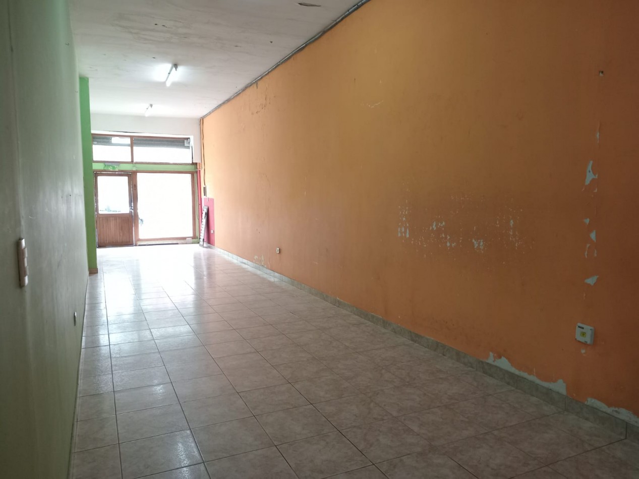 AMPLIO LOCAL 225M2 MAS PATIO-AV. TEJEDOR Y ACEVEDO