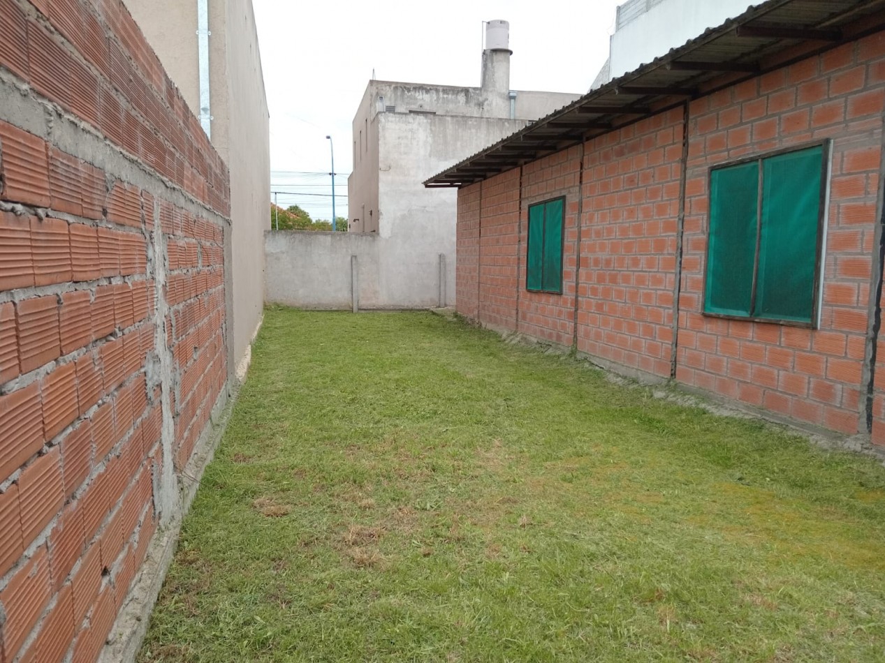 AMPLIO LOCAL 225M2 MAS PATIO-AV. TEJEDOR Y ACEVEDO