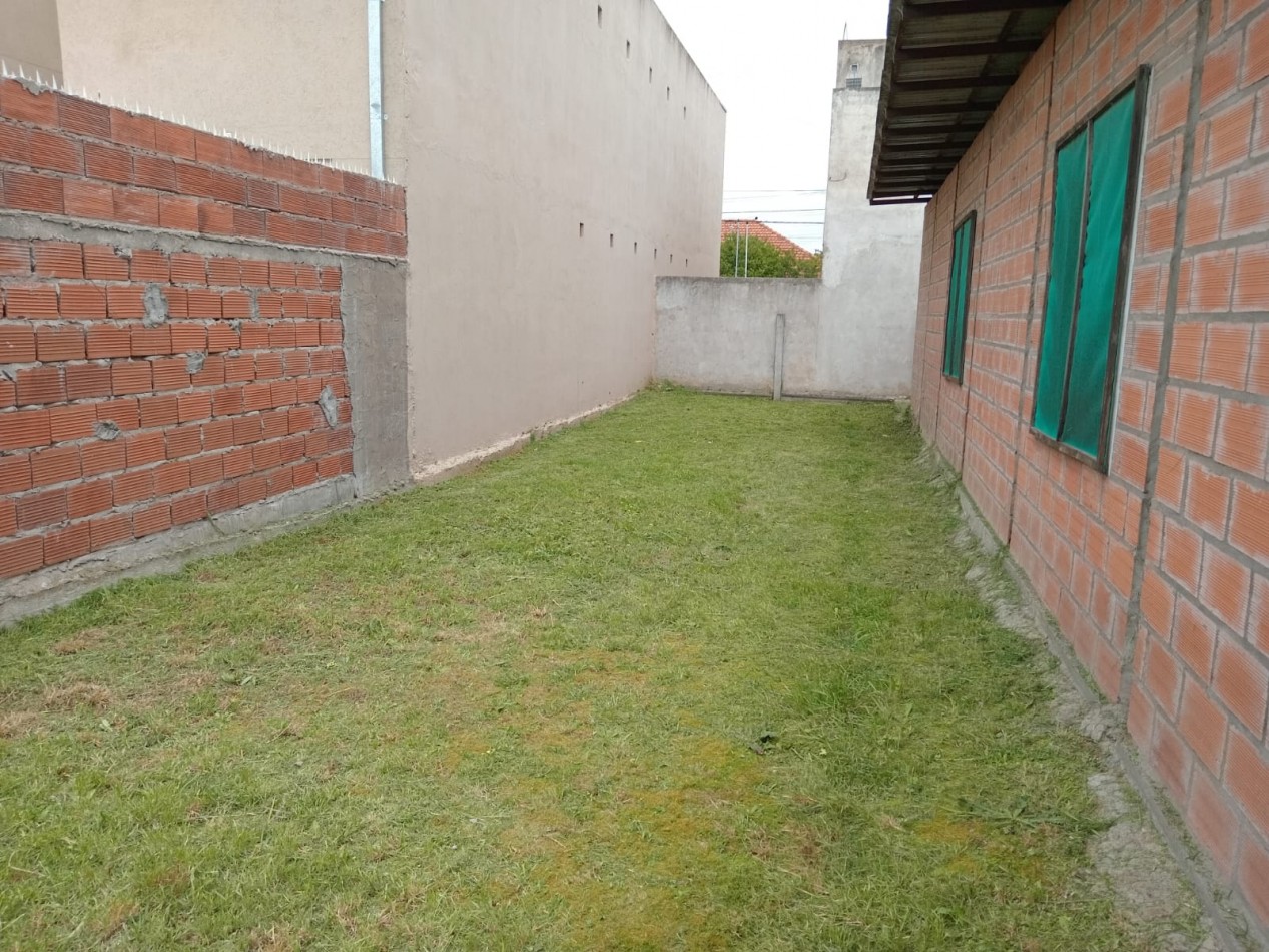 AMPLIO LOCAL 225M2 MAS PATIO-AV. TEJEDOR Y ACEVEDO