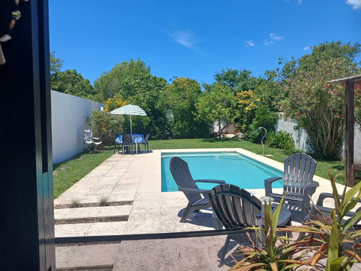 Venta casa 4 ambientes, garaje, parque y piscina, Caisamar