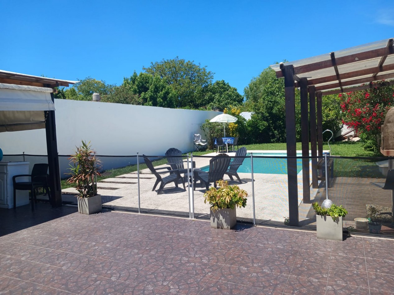 Venta casa 4 ambientes, garaje, parque y piscina, Caisamar