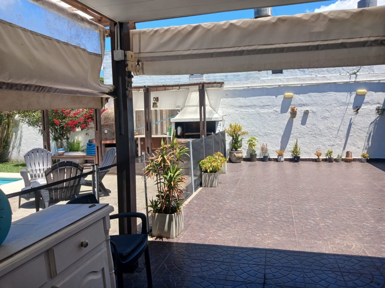 Venta casa 4 ambientes, garaje, parque y piscina, Caisamar