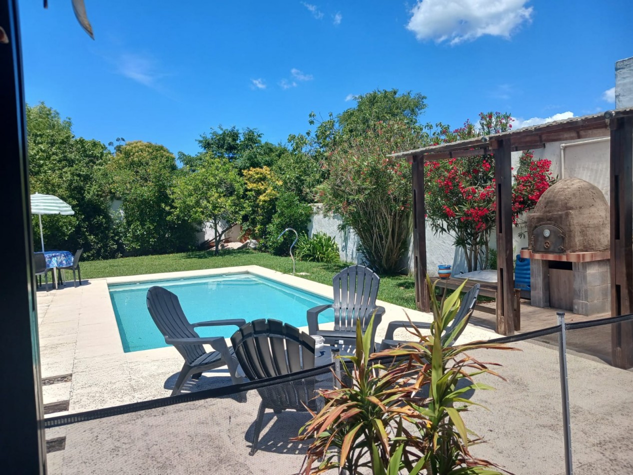 Venta casa 4 ambientes, garaje, parque y piscina, Caisamar