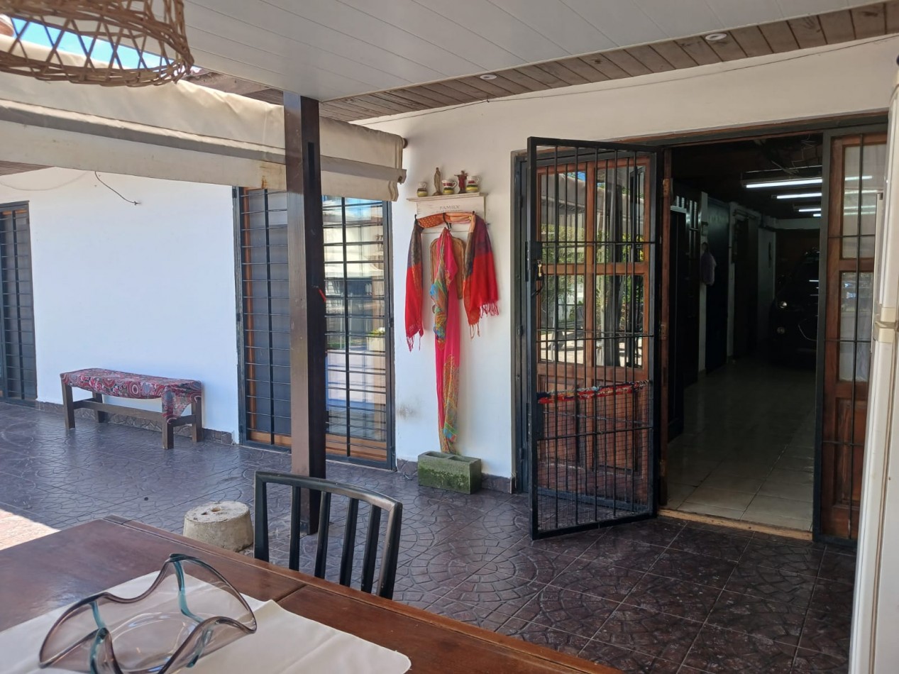 Venta casa 4 ambientes, garaje, parque y piscina, Caisamar