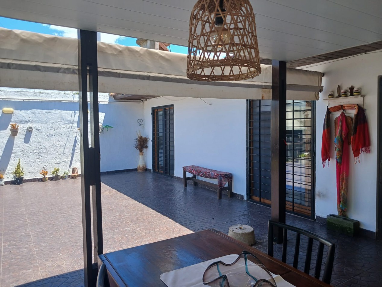 Venta casa 4 ambientes, garaje, parque y piscina, Caisamar