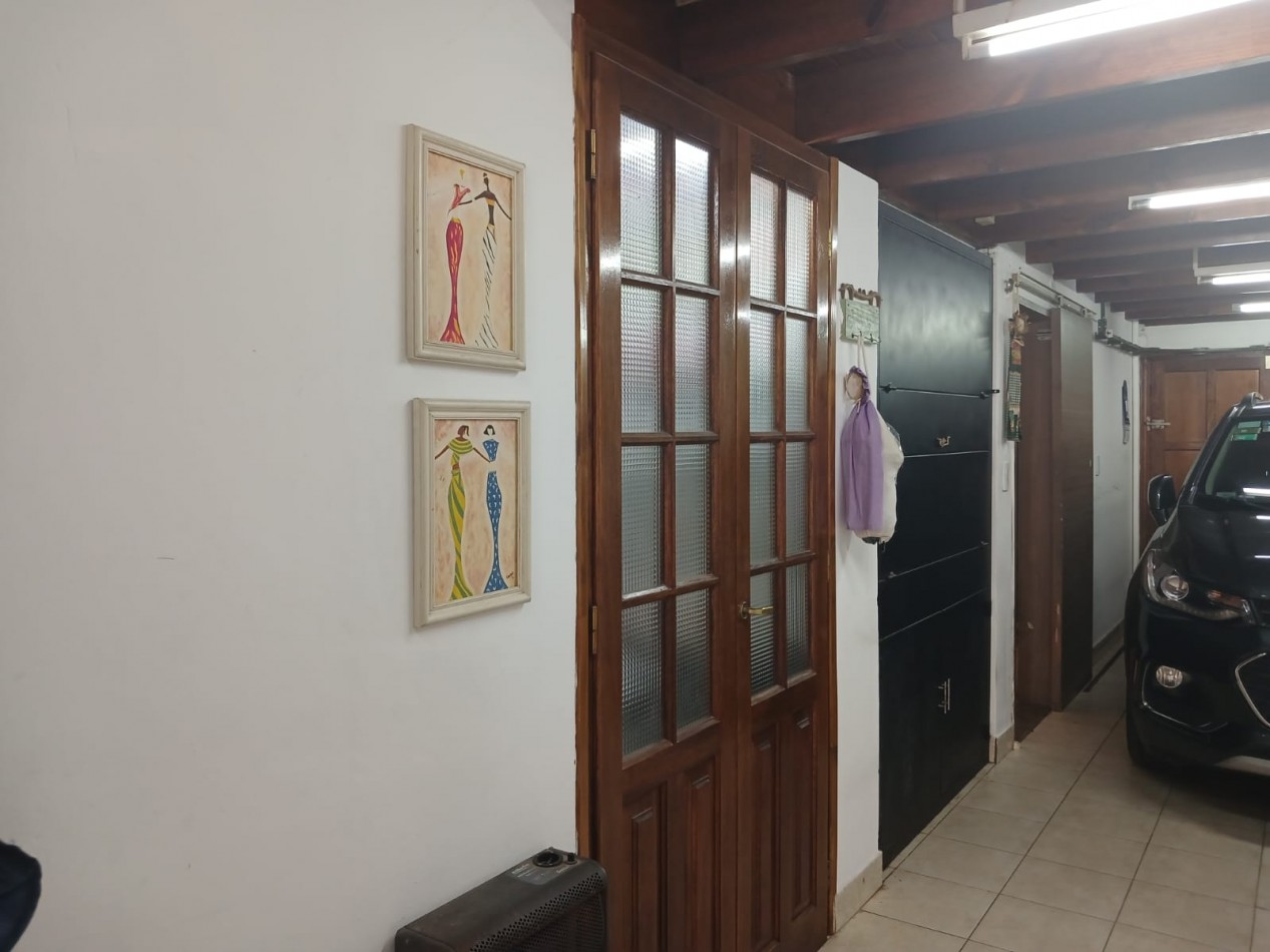 Venta casa 4 ambientes, garaje, parque y piscina, Caisamar