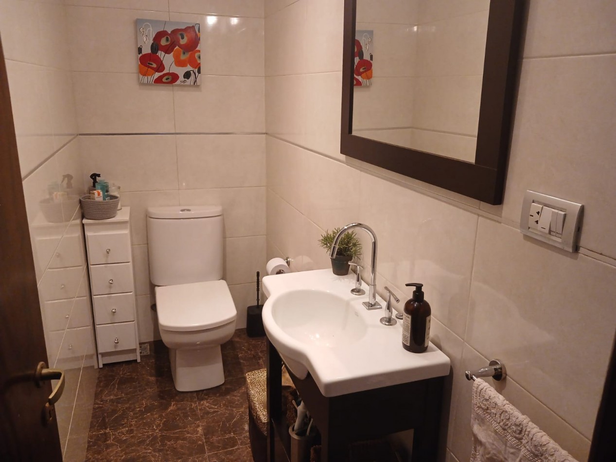 Venta casa 4 ambientes, garaje, parque y piscina, Caisamar