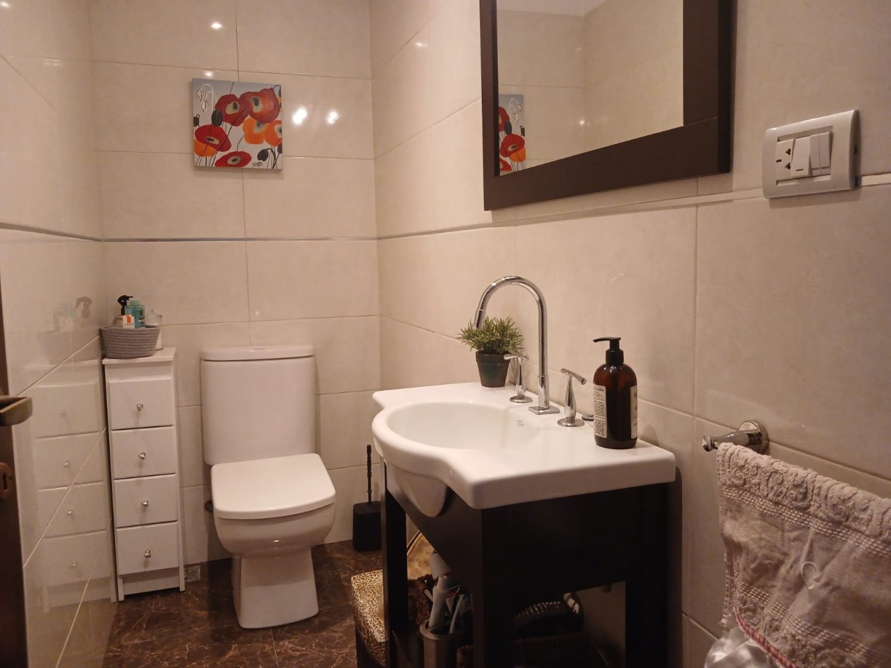 Venta casa 4 ambientes, garaje, parque y piscina, Caisamar