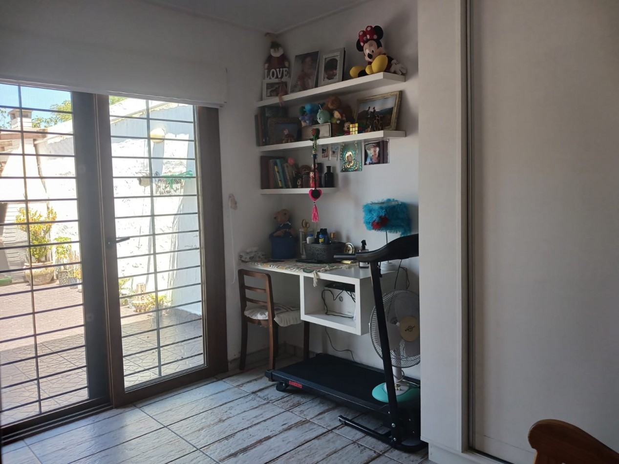 Venta casa 4 ambientes, garaje, parque y piscina, Caisamar