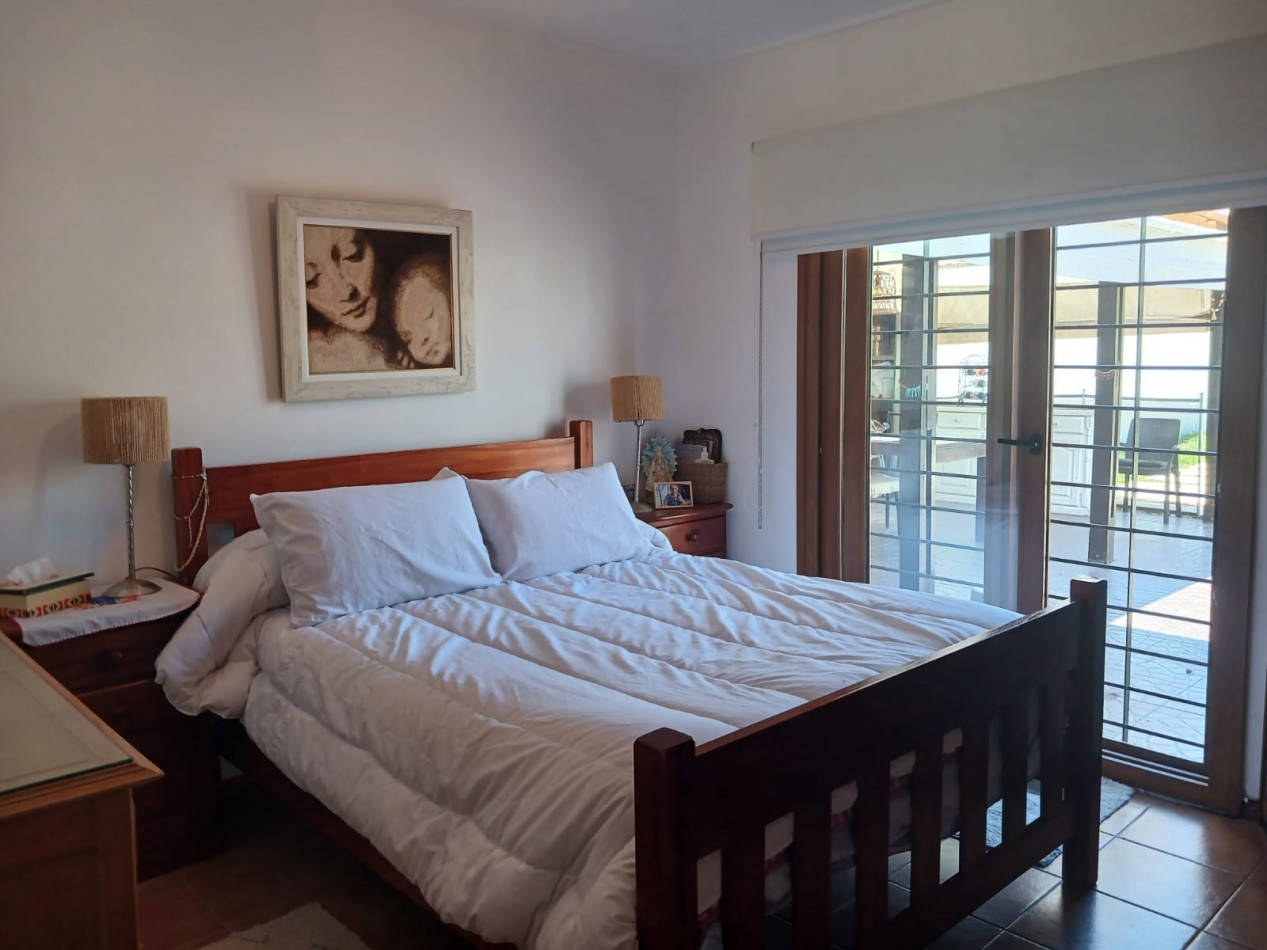 Venta casa 4 ambientes, garaje, parque y piscina, Caisamar