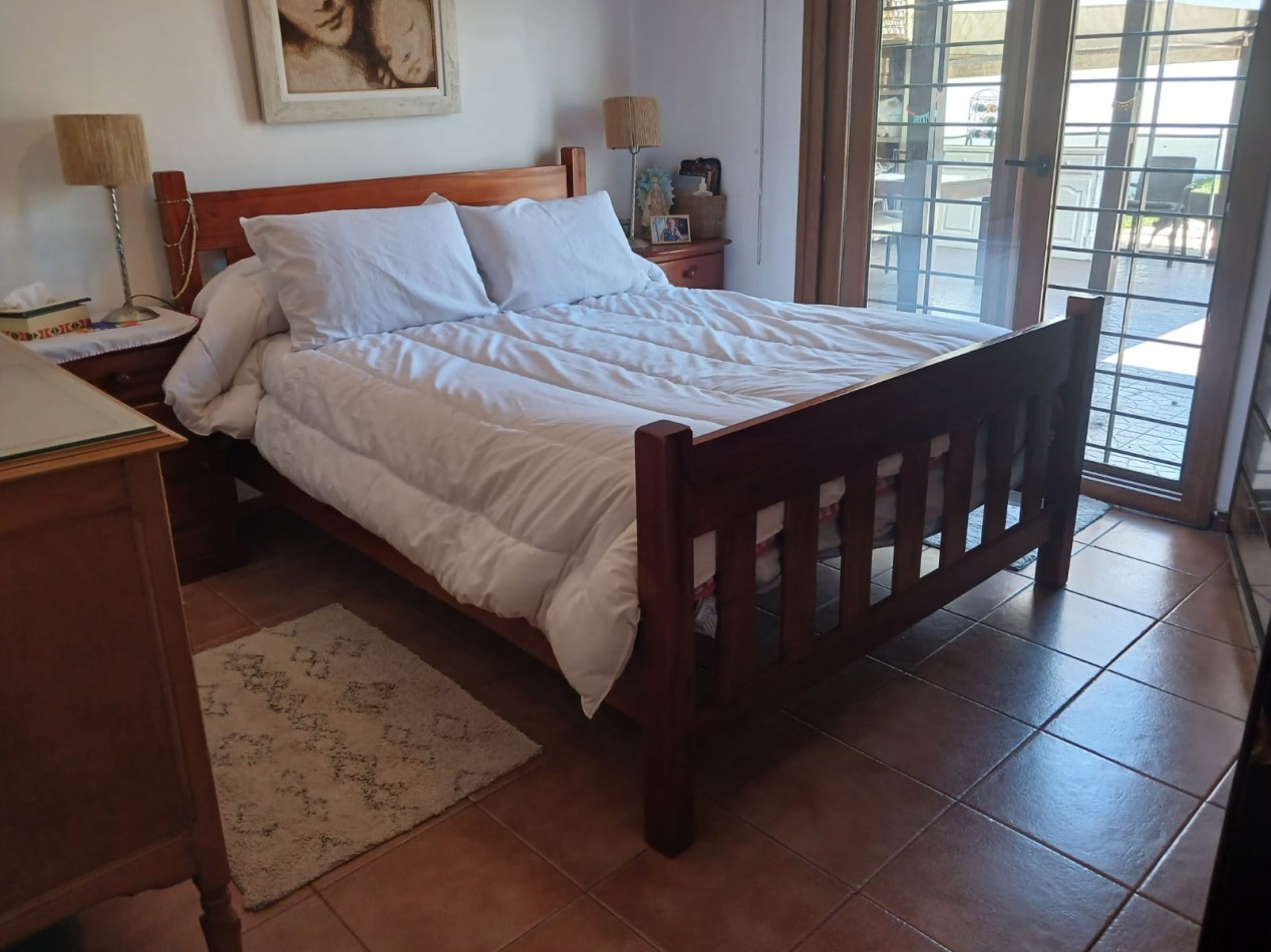 Venta casa 4 ambientes, garaje, parque y piscina, Caisamar