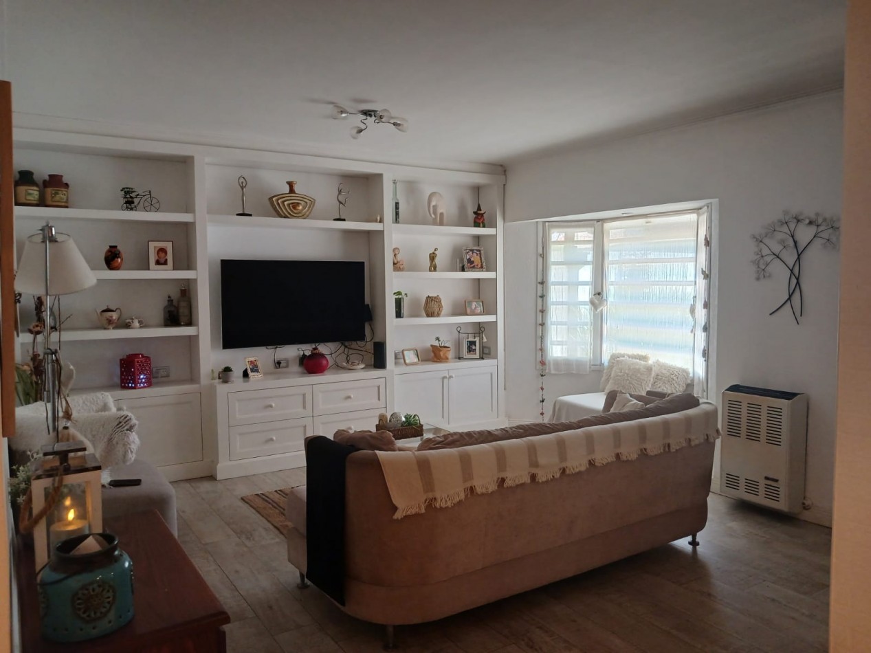 Venta casa 4 ambientes, garaje, parque y piscina, Caisamar