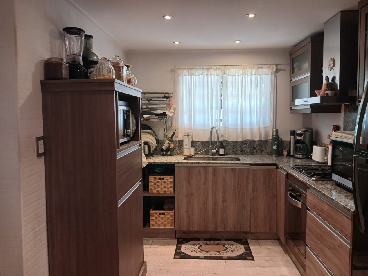 Venta casa 4 ambientes, garaje, parque y piscina, Caisamar