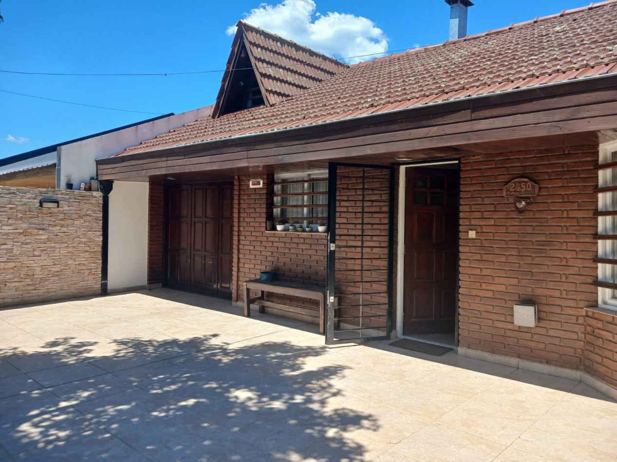 Venta casa 4 ambientes, garaje, parque y piscina, Caisamar