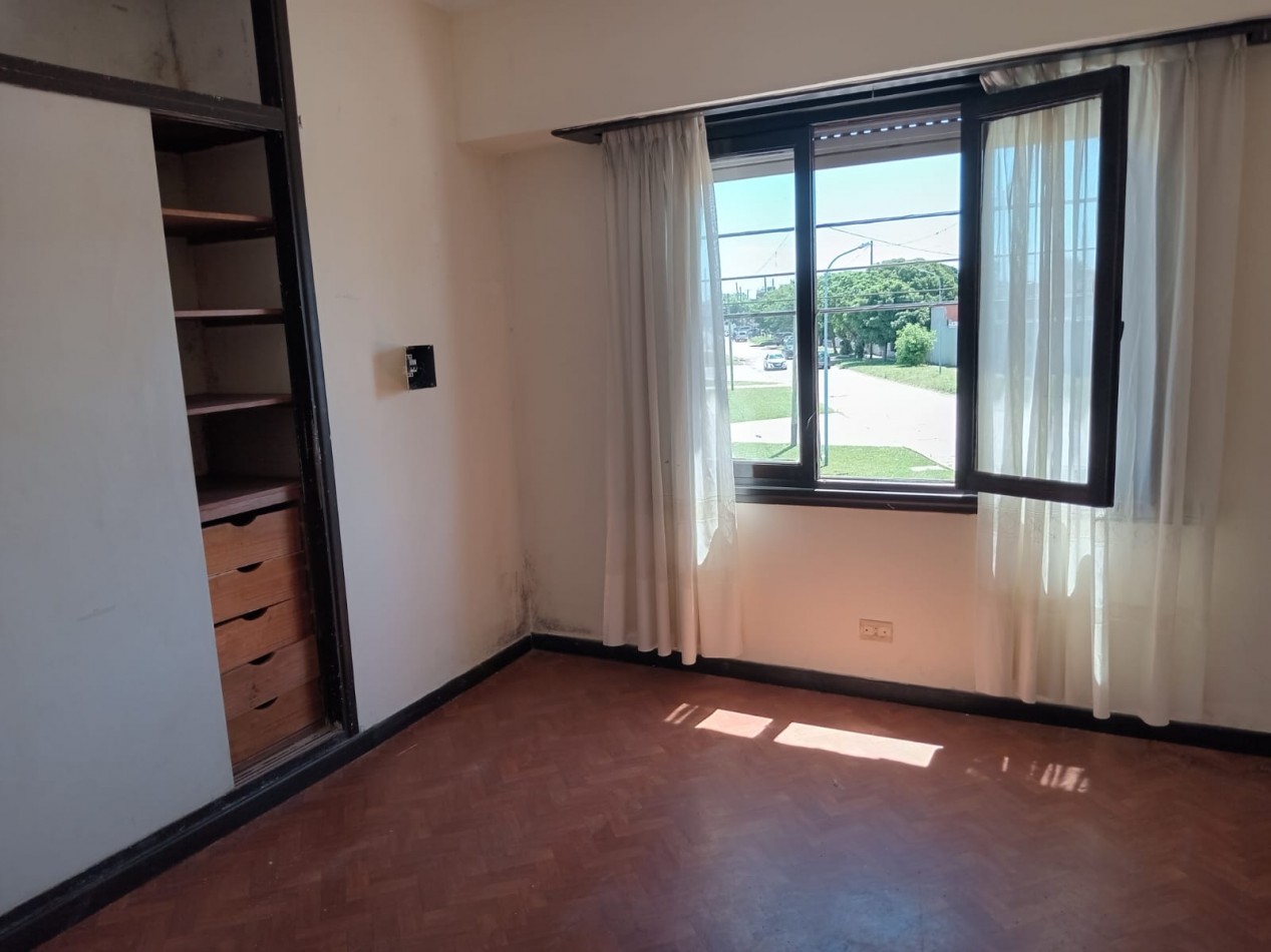 CASA CON LOCAL COMERCIAL- CERRITO Y AYOLAS