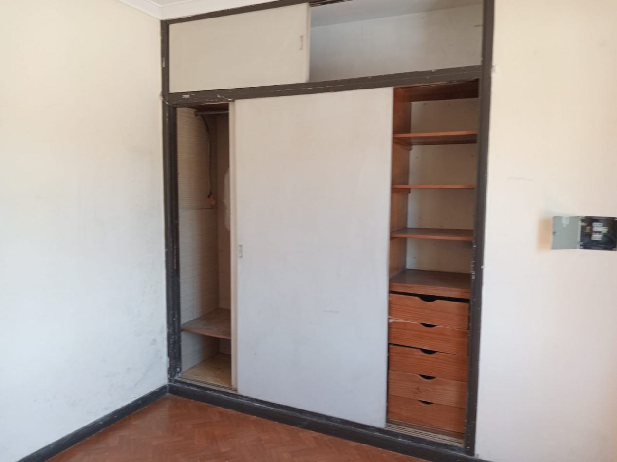 CASA CON LOCAL COMERCIAL- CERRITO Y AYOLAS