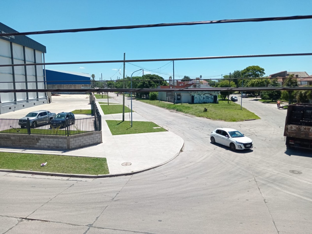 CASA CON LOCAL COMERCIAL- CERRITO Y AYOLAS