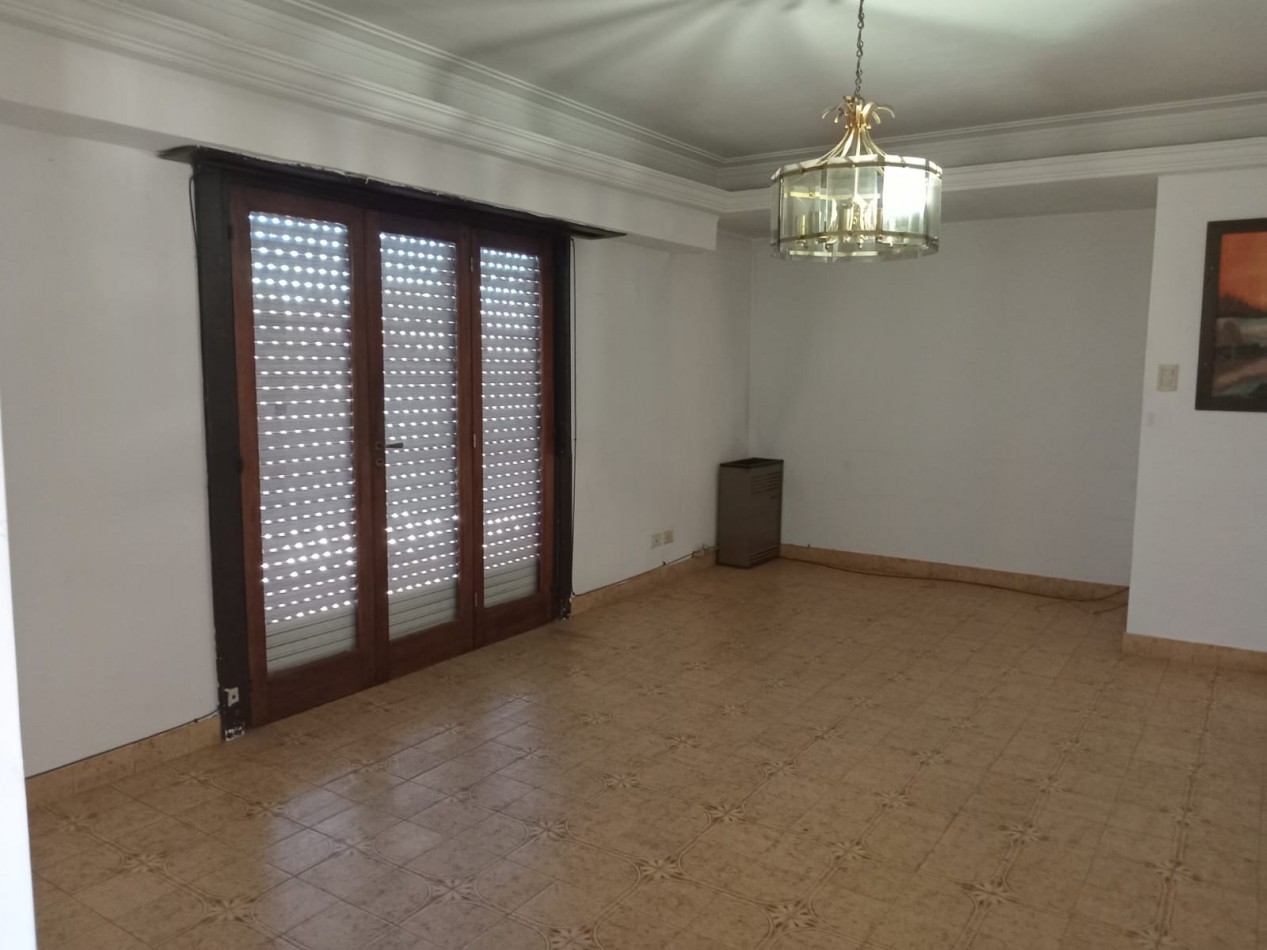 CASA CON LOCAL COMERCIAL- CERRITO Y AYOLAS