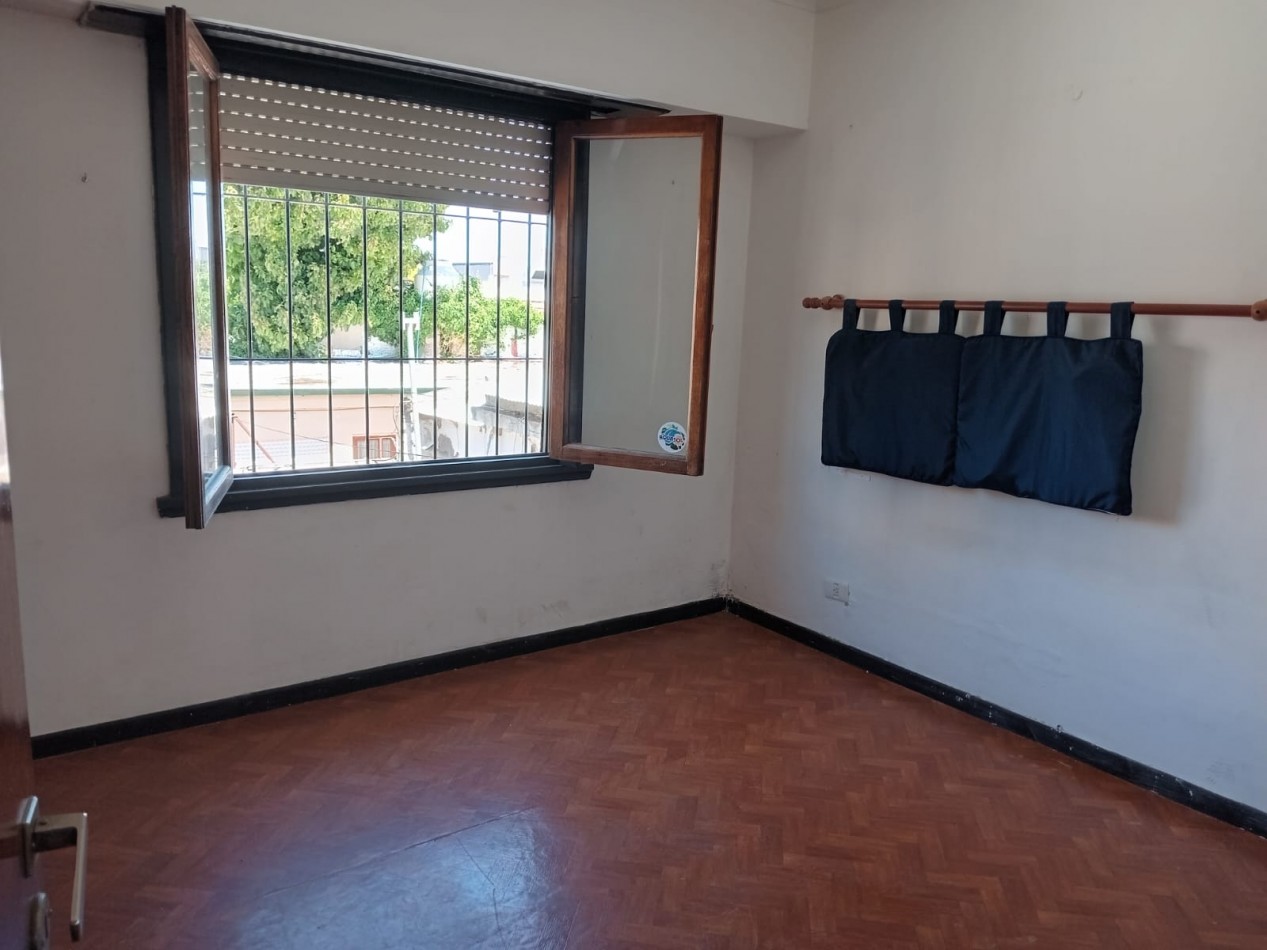 CASA CON LOCAL COMERCIAL- CERRITO Y AYOLAS