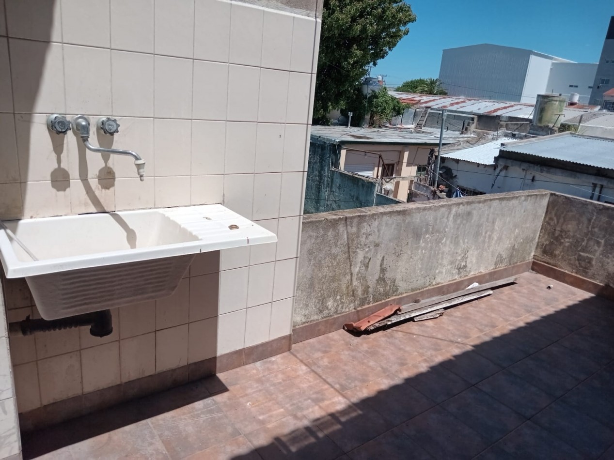 CASA CON LOCAL COMERCIAL- CERRITO Y AYOLAS