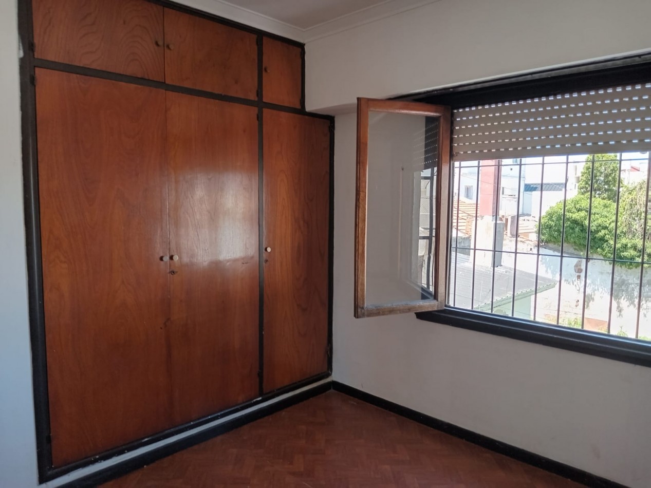 CASA CON LOCAL COMERCIAL- CERRITO Y AYOLAS