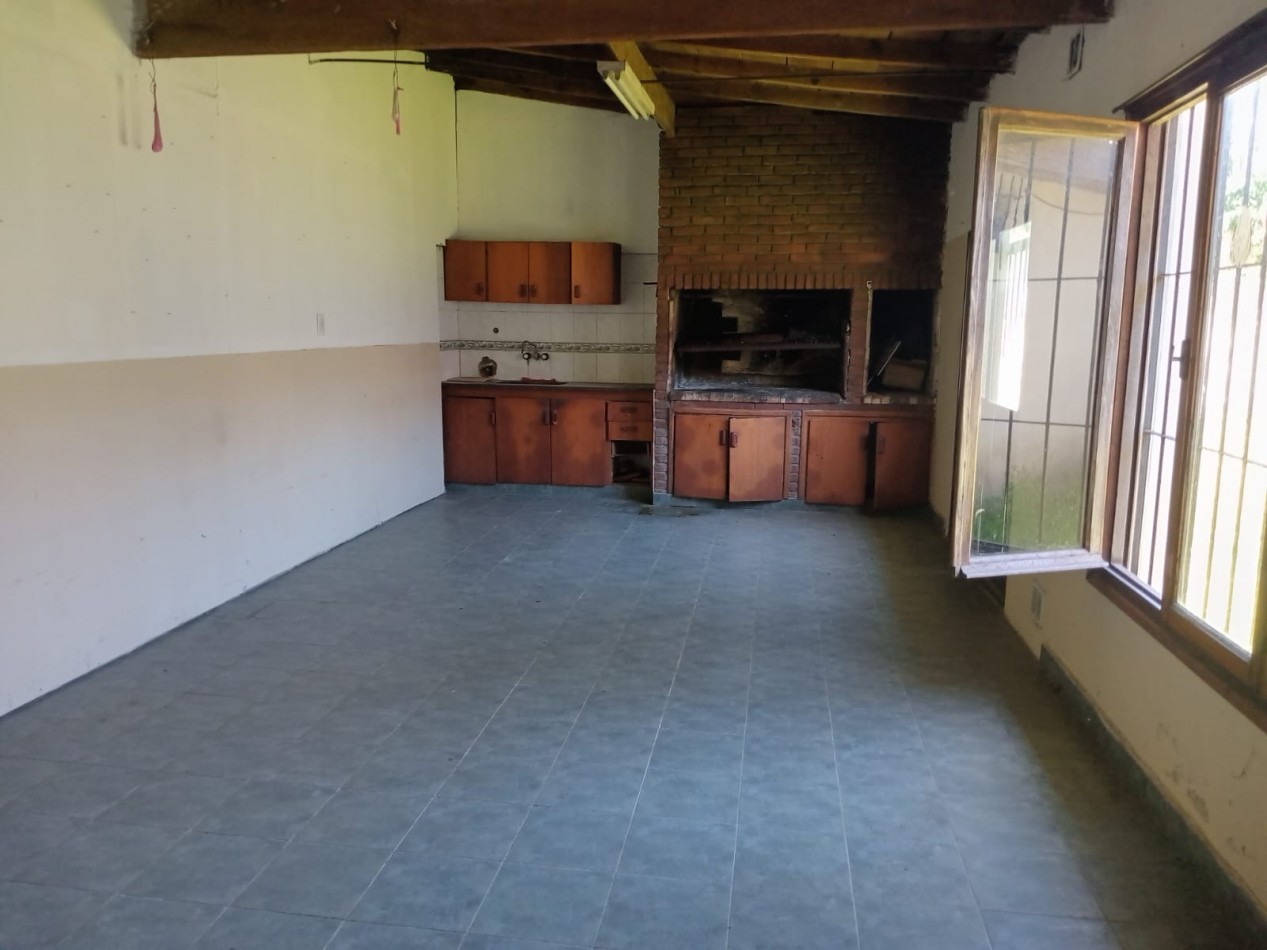 CASA CON LOCAL COMERCIAL- CERRITO Y AYOLAS