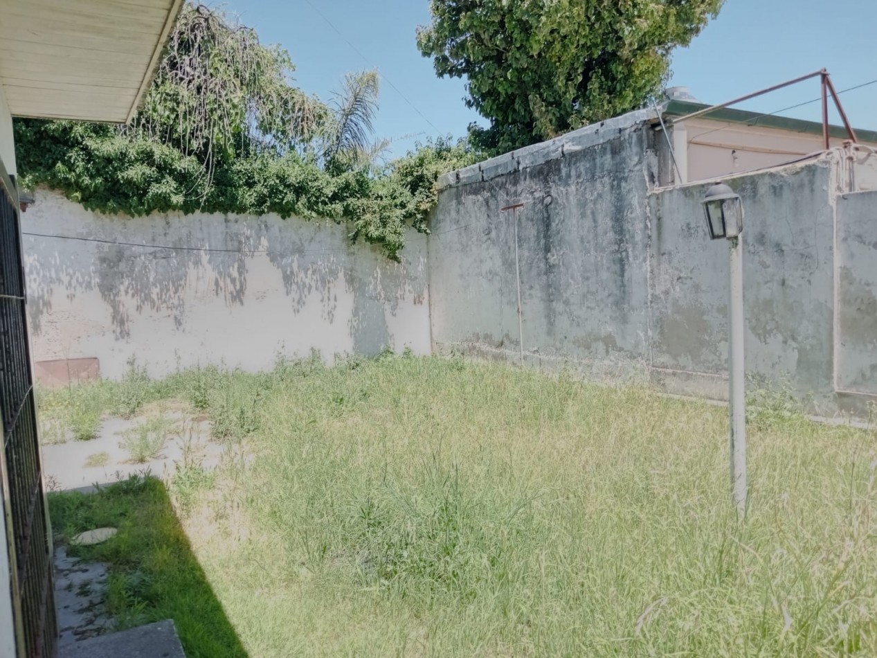 CASA CON LOCAL COMERCIAL- CERRITO Y AYOLAS