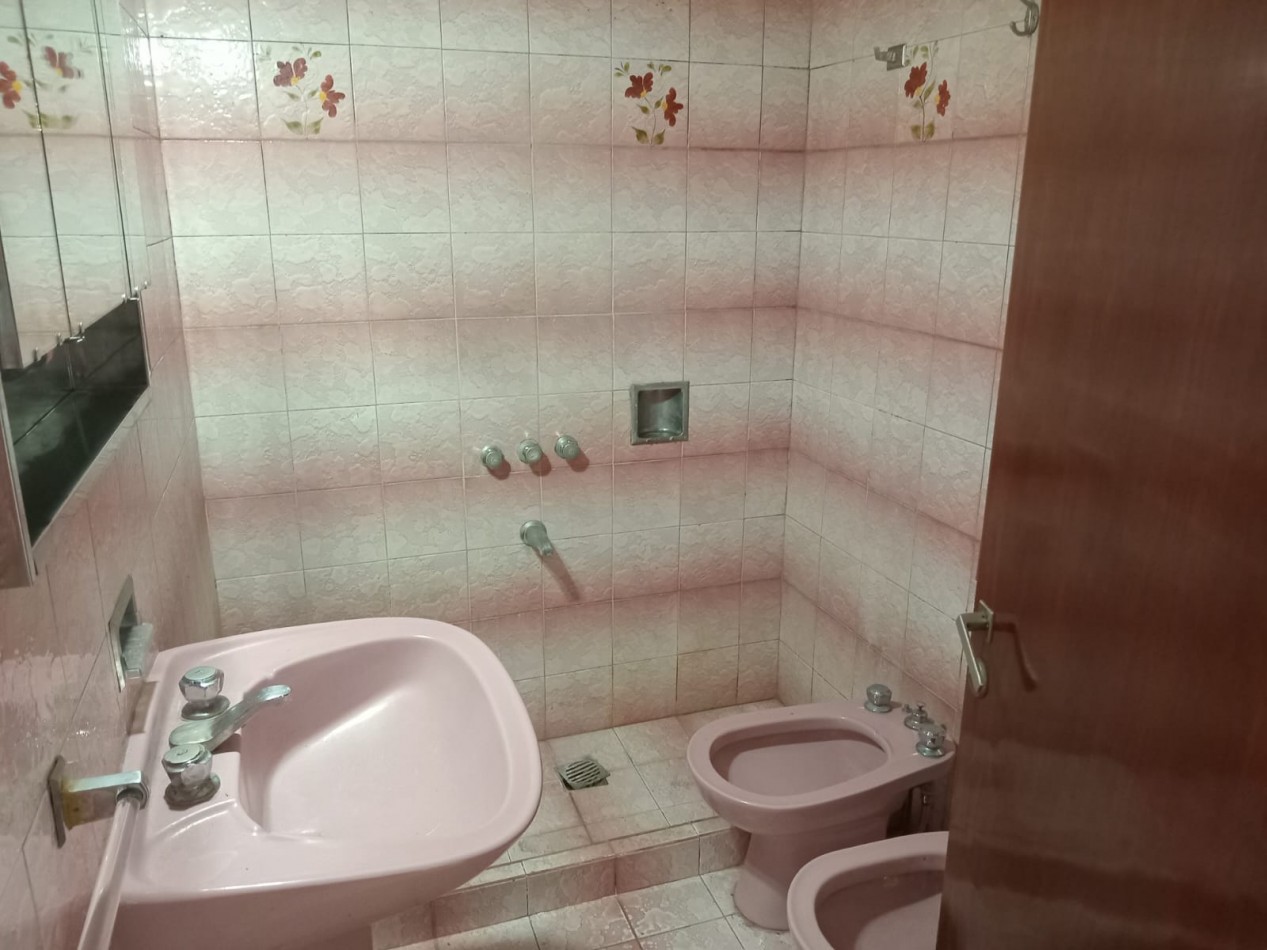 CASA CON LOCAL COMERCIAL- CERRITO Y AYOLAS