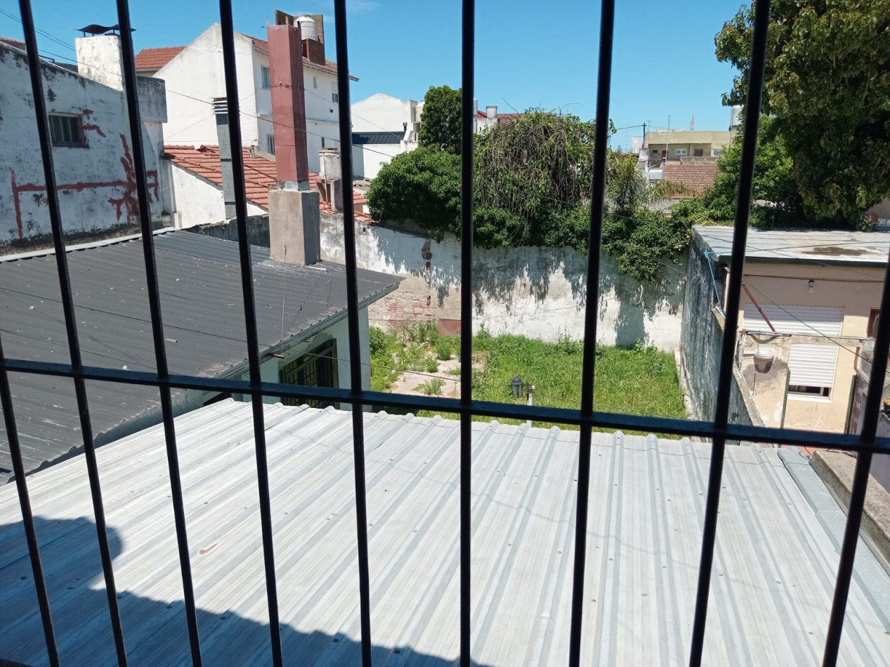 CASA CON LOCAL COMERCIAL- CERRITO Y AYOLAS