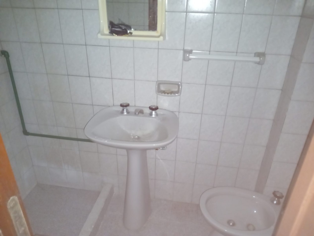 CASA CON LOCAL COMERCIAL- CERRITO Y AYOLAS