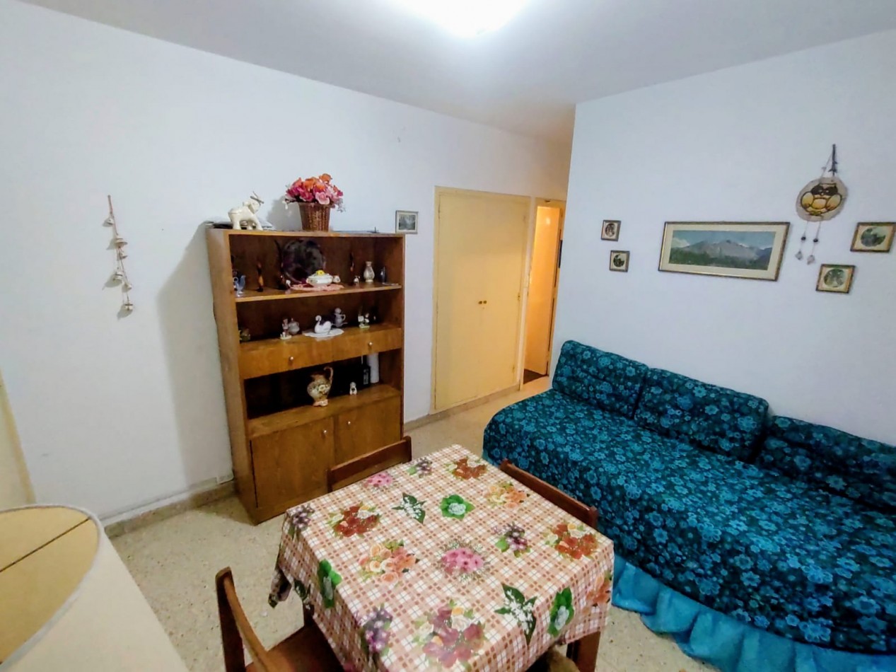 Venta departamento dos ambientes lateral zona centro