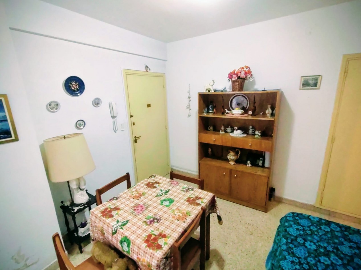 Venta departamento dos ambientes lateral zona centro