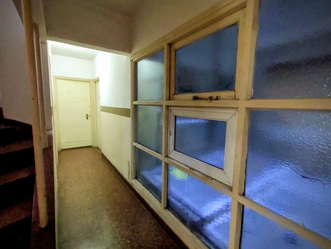 Venta departamento dos ambientes lateral zona centro