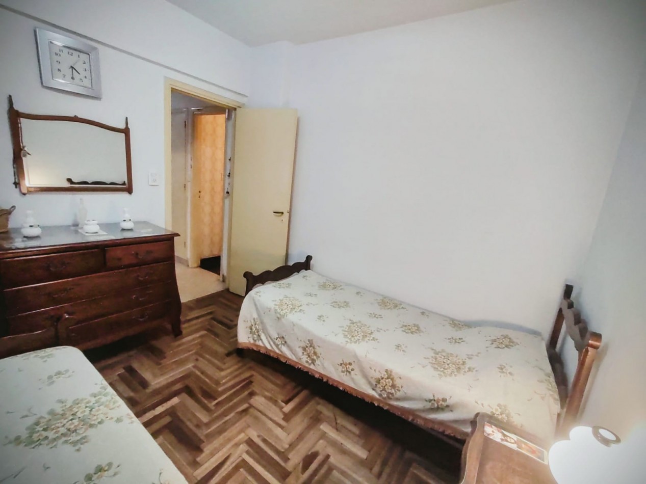 Venta departamento dos ambientes lateral zona centro